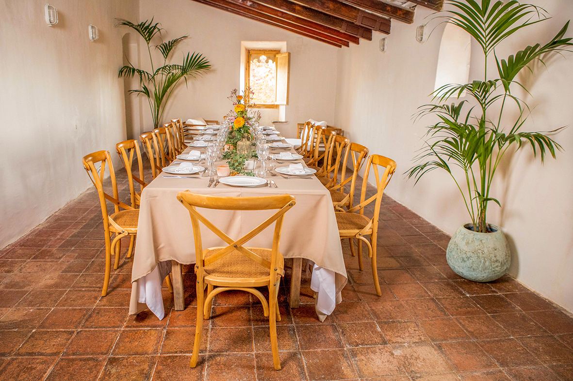 Mesa larga preparada