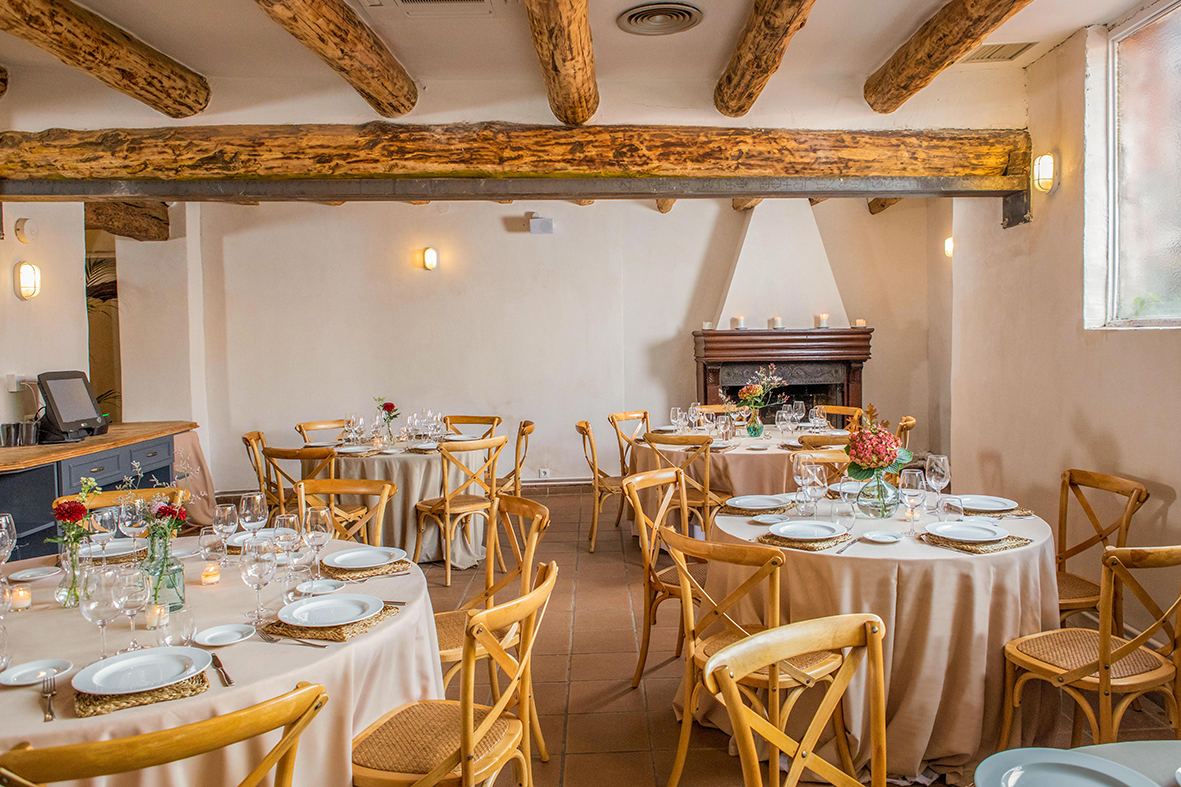 Sala Celler — chimenea